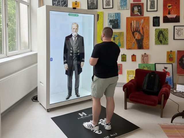 HoloChron Box display